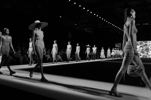 Sapienstone y Cupa Stone en la Mercedes-Benz Fashion Week 2025