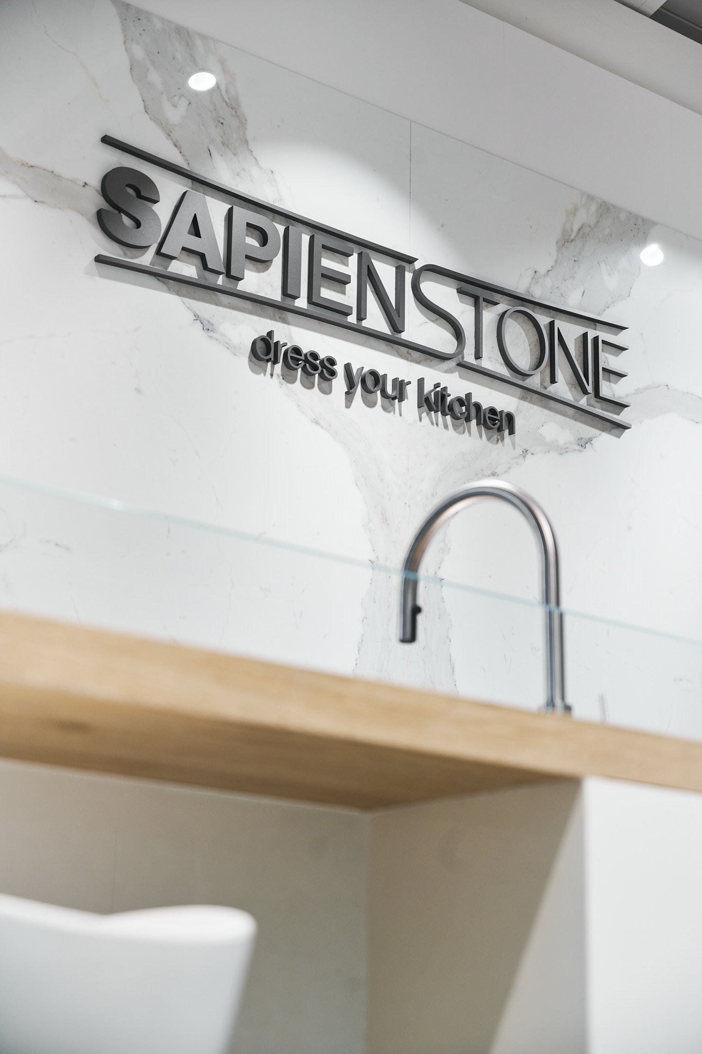 SapienStone renueva el showroom de Castellarano