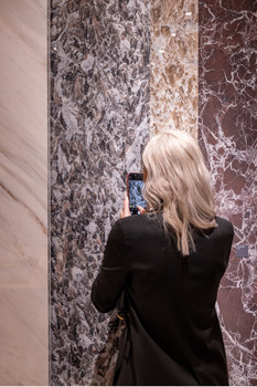 SapienStone conquista el Salone del Mobile 2024: Una explosión de diseño y creatividad