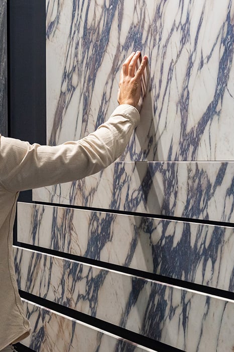 Las superficies cerámicas de Sapienstone aterrizan en Interzum 2025