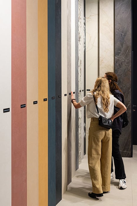 Las superficies cerámicas de Sapienstone aterrizan en Interzum 2025